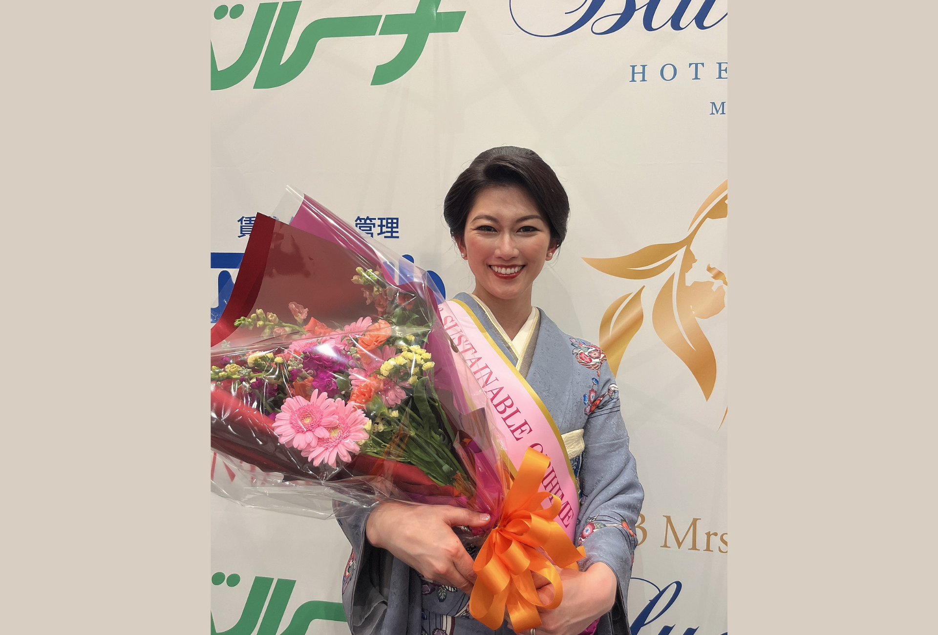 着物に花束をもつ代表　立沢みづき